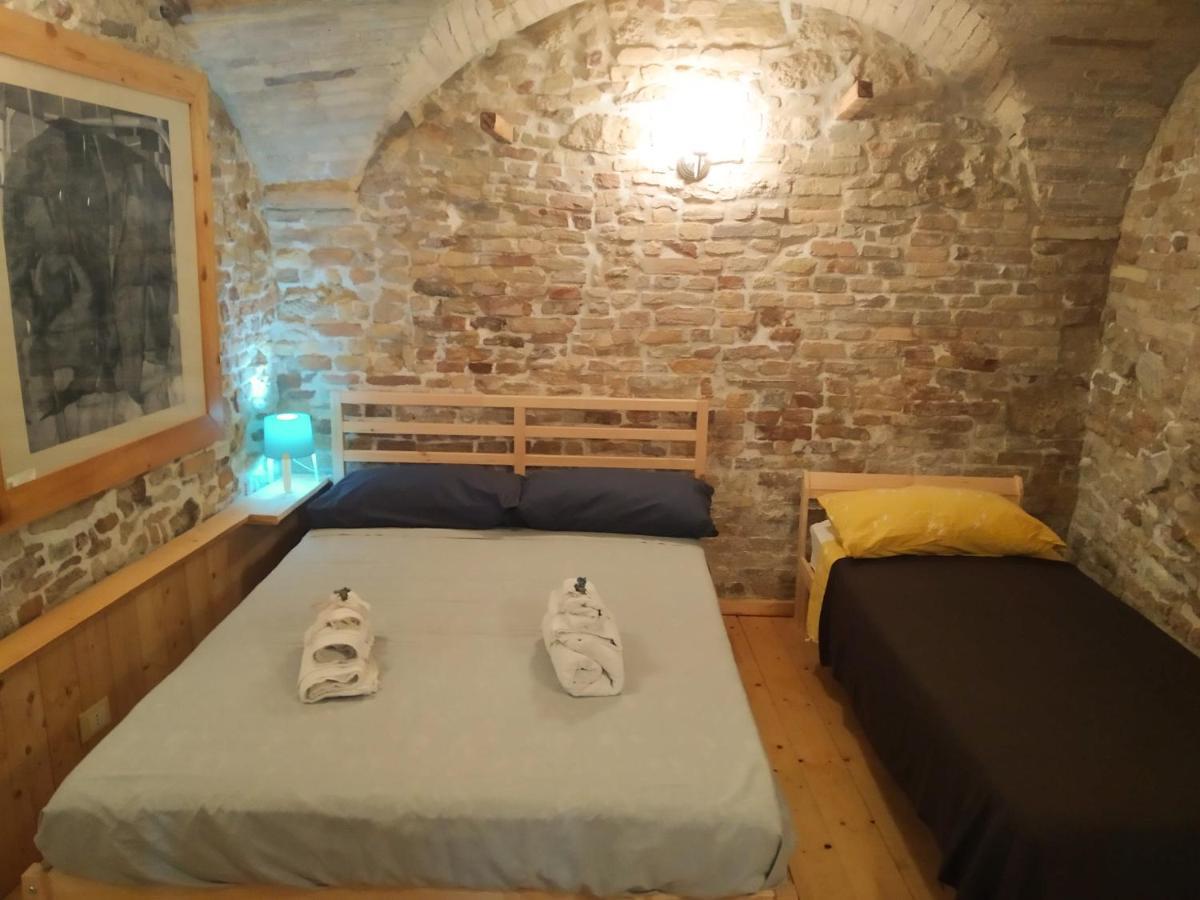 La finestra sul cortile Bed & Breakfast Atri Exterior foto