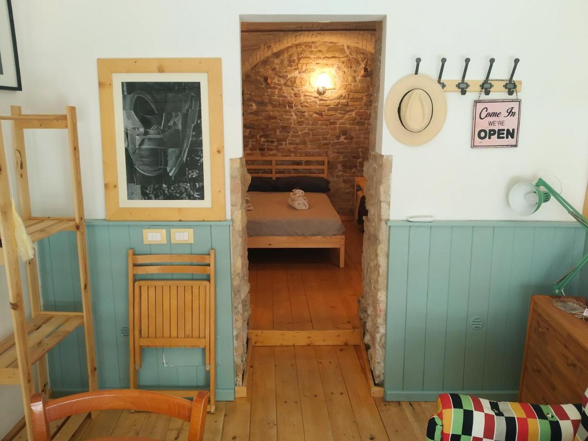 La finestra sul cortile Bed & Breakfast Atri Exterior foto