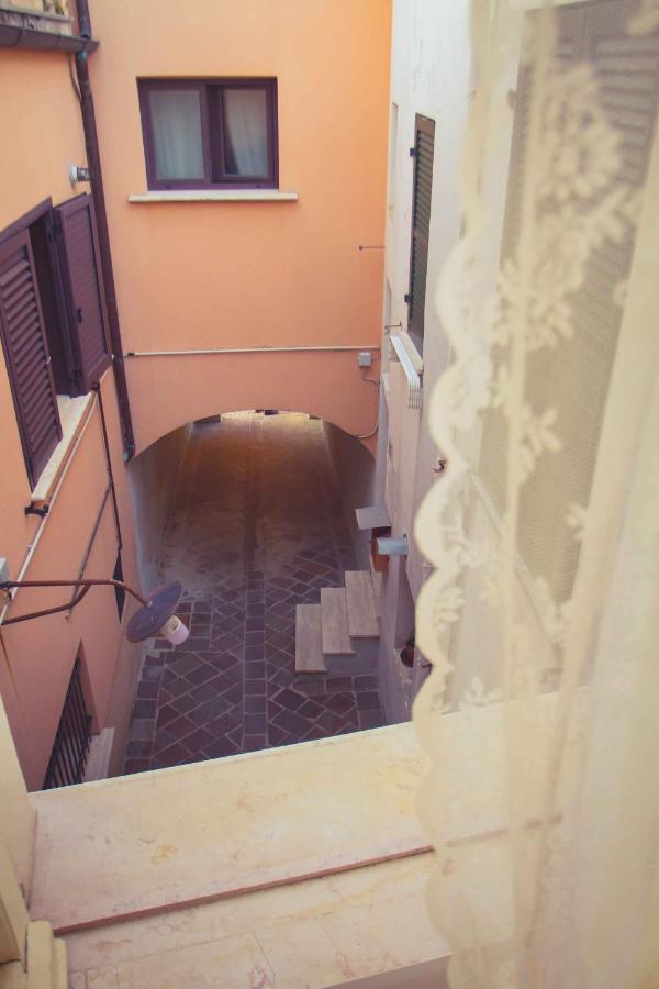 La finestra sul cortile Bed & Breakfast Atri Exterior foto